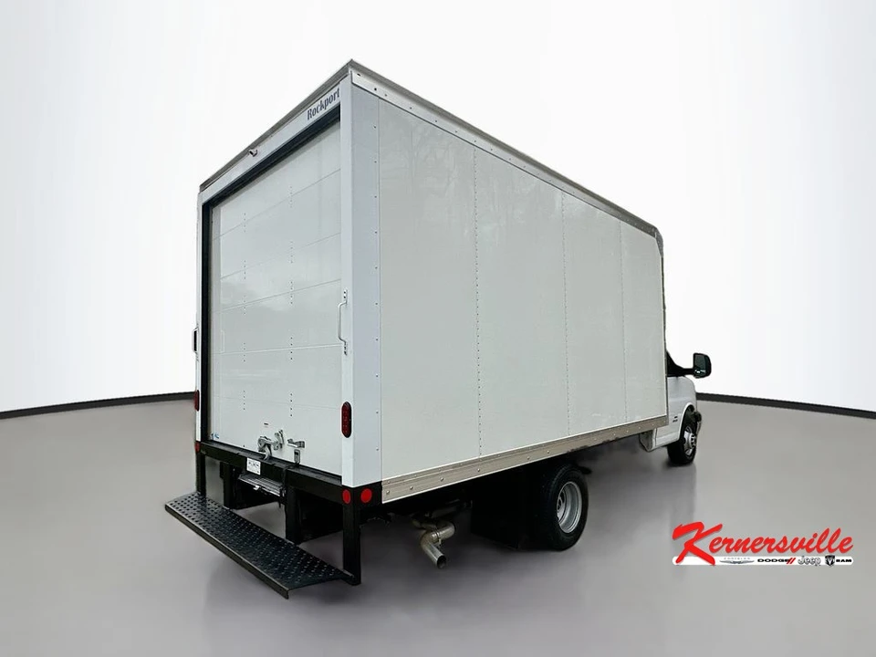 2024 GMC Savana - Image 7 of 21