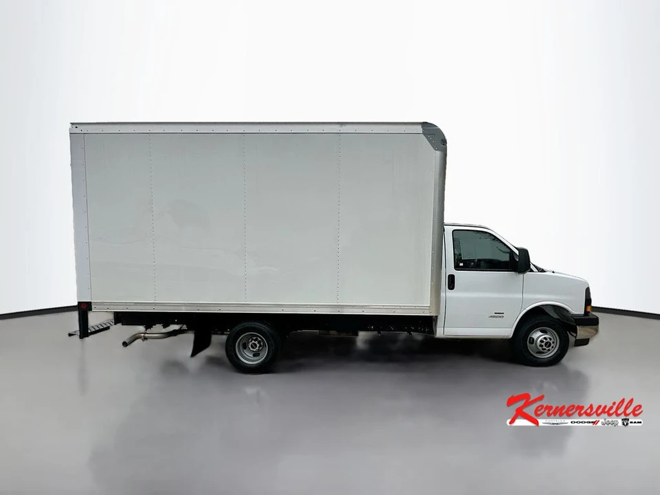 2024 GMC Savana - Image 8 of 21