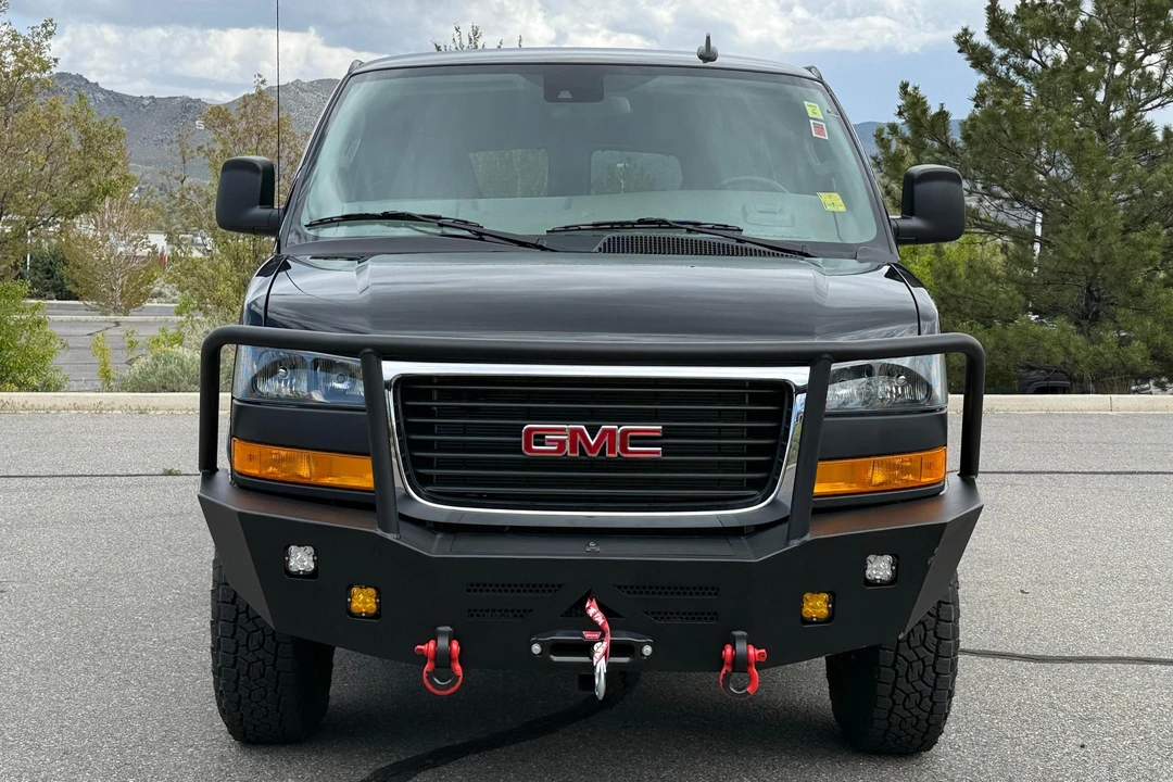 2024 GMC Savana - Image 2 of 31