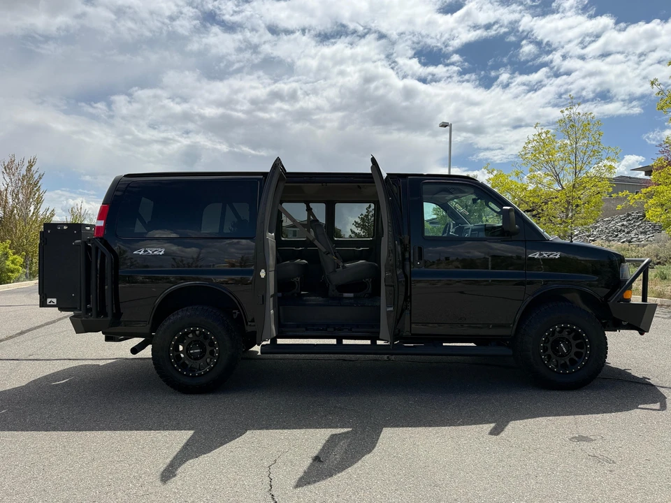 2024 GMC Savana - Image 15 of 31