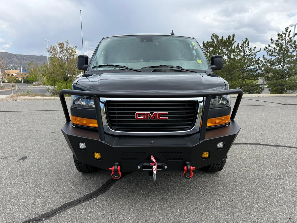 2024 GMC Savana - Image 6 of 31