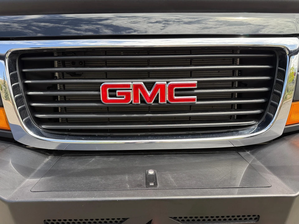 2024 GMC Savana - Image 21 of 31