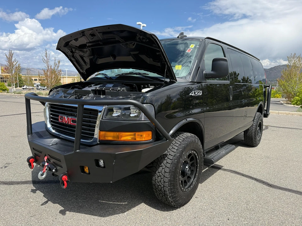 2024 GMC Savana - Image 13 of 31