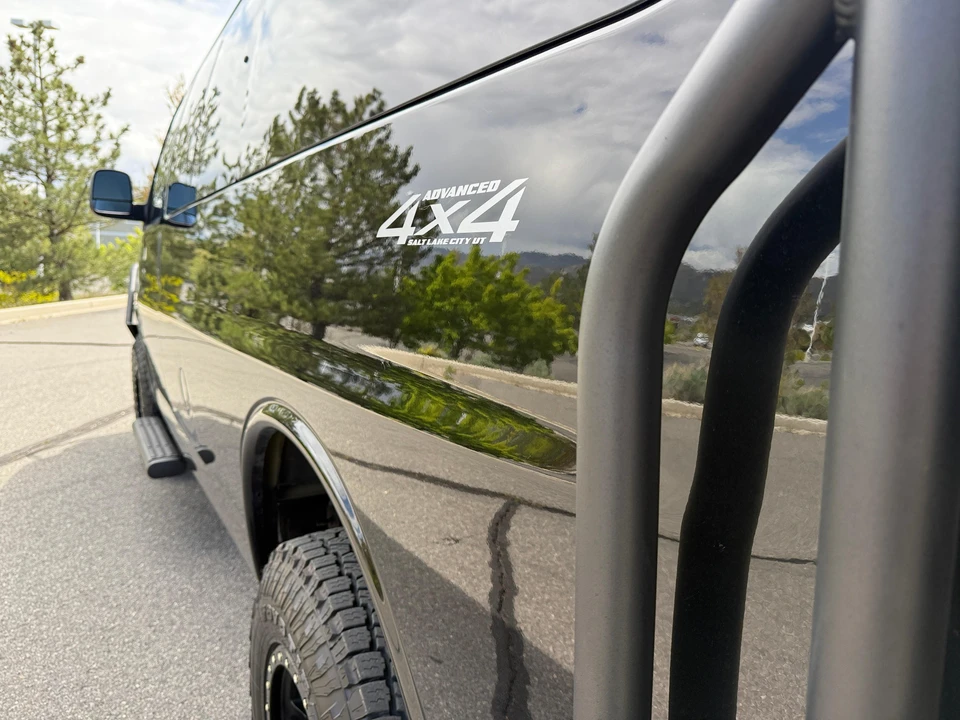 2024 GMC Savana - Image 31 of 31