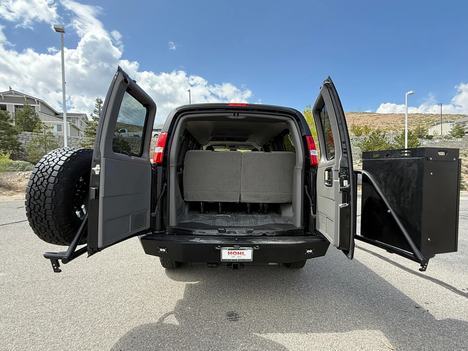 2024 GMC Savana - Image 14 of 31