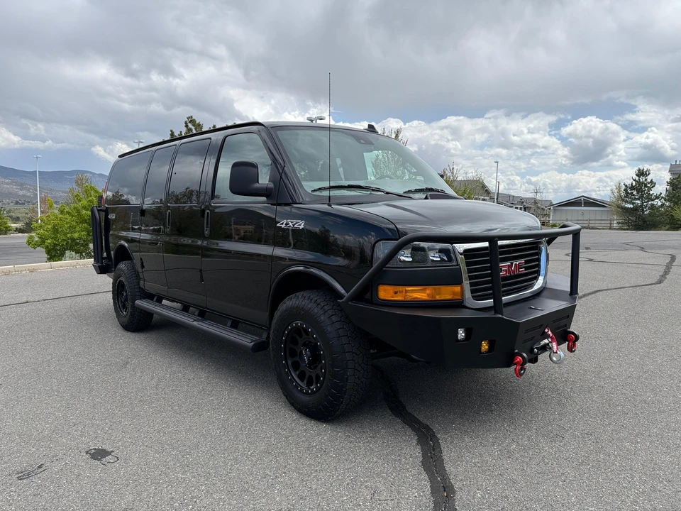 2024 GMC Savana - Image 12 of 31