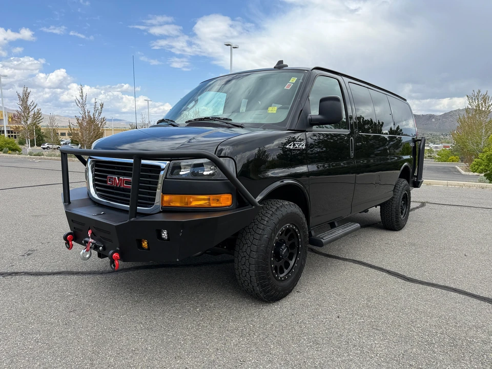 2024 GMC Savana - Image 7 of 31