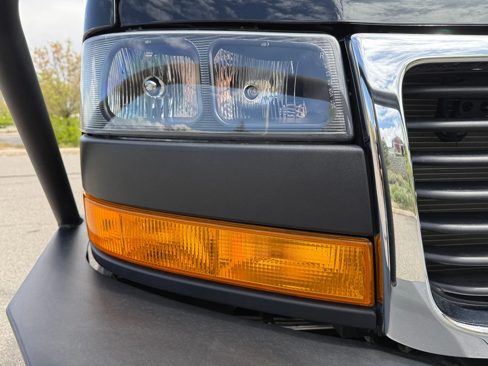 2024 GMC Savana - Image 16 of 31