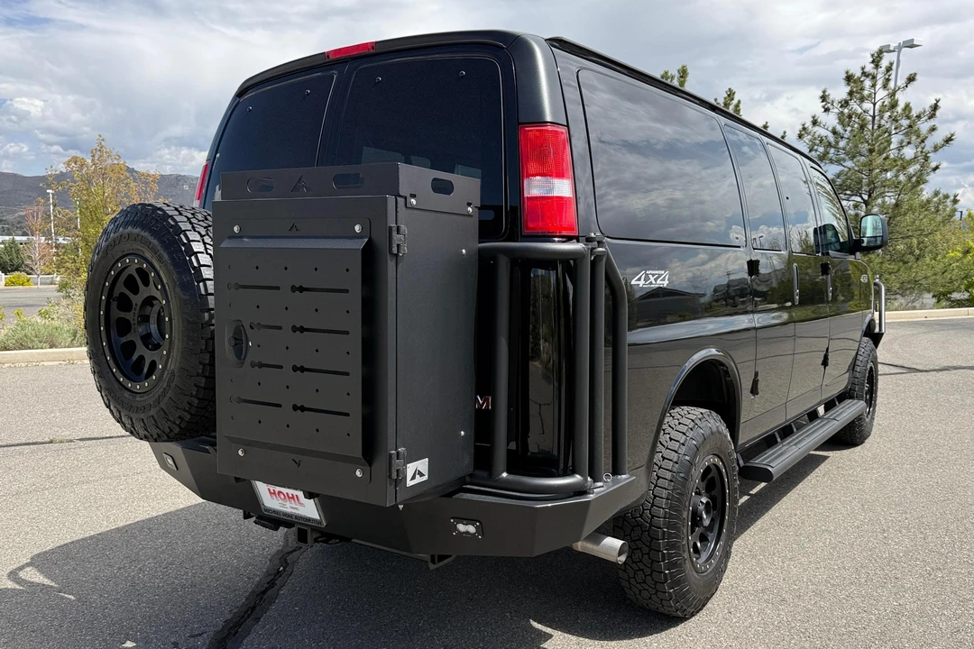 2024 GMC Savana - Image 4 of 31