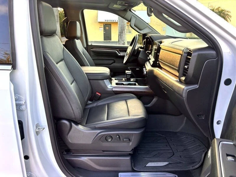 2024 GMC Sierra 5th Gen - Image 17 of 21