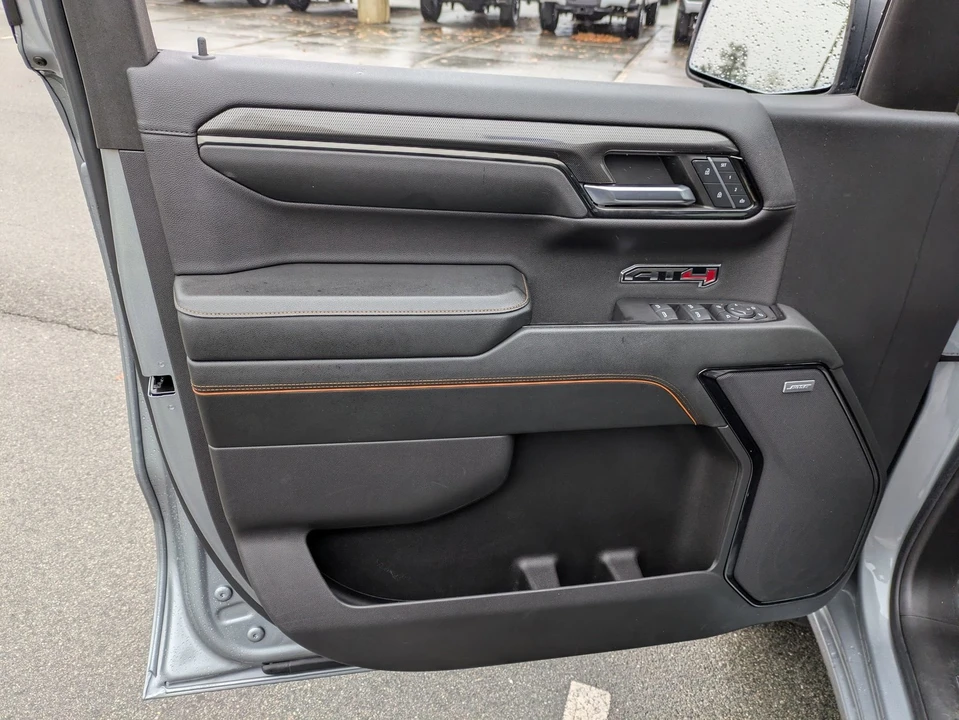 2024 GMC Sierra 5th Gen - Image 16 of 21