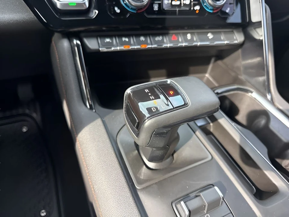 2024 GMC Sierra 5th Gen - Image 19 of 21