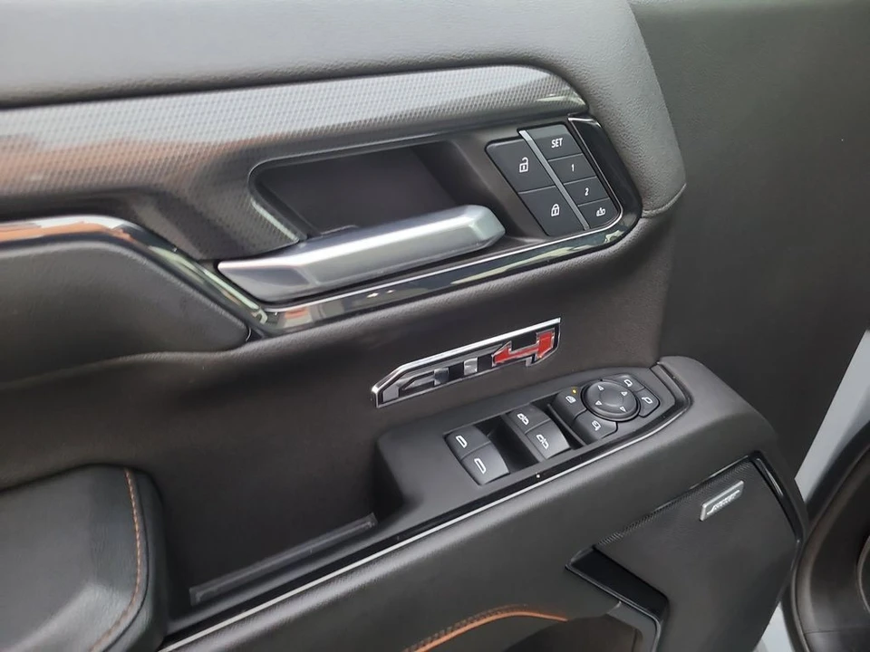 2024 GMC Sierra 5th Gen - Image 14 of 21
