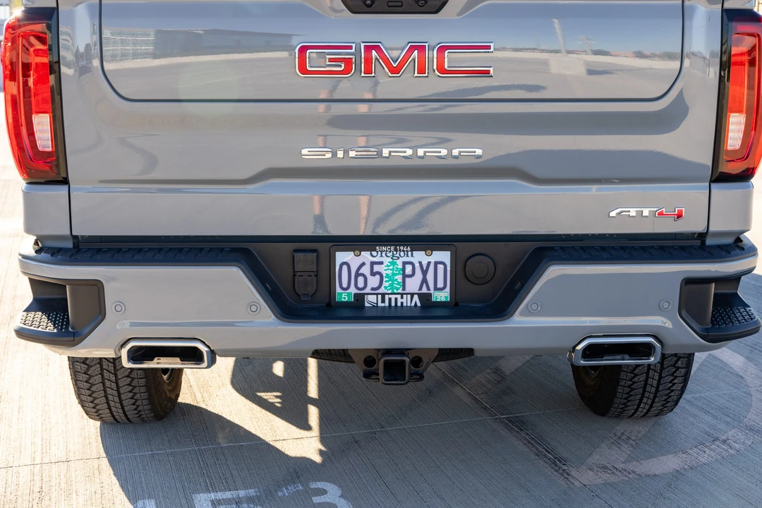 2024 GMC Sierra 5th Gen - Image 18 of 31