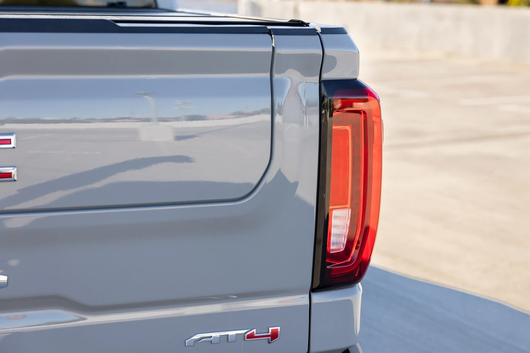2024 GMC Sierra 5th Gen - Image 22 of 31