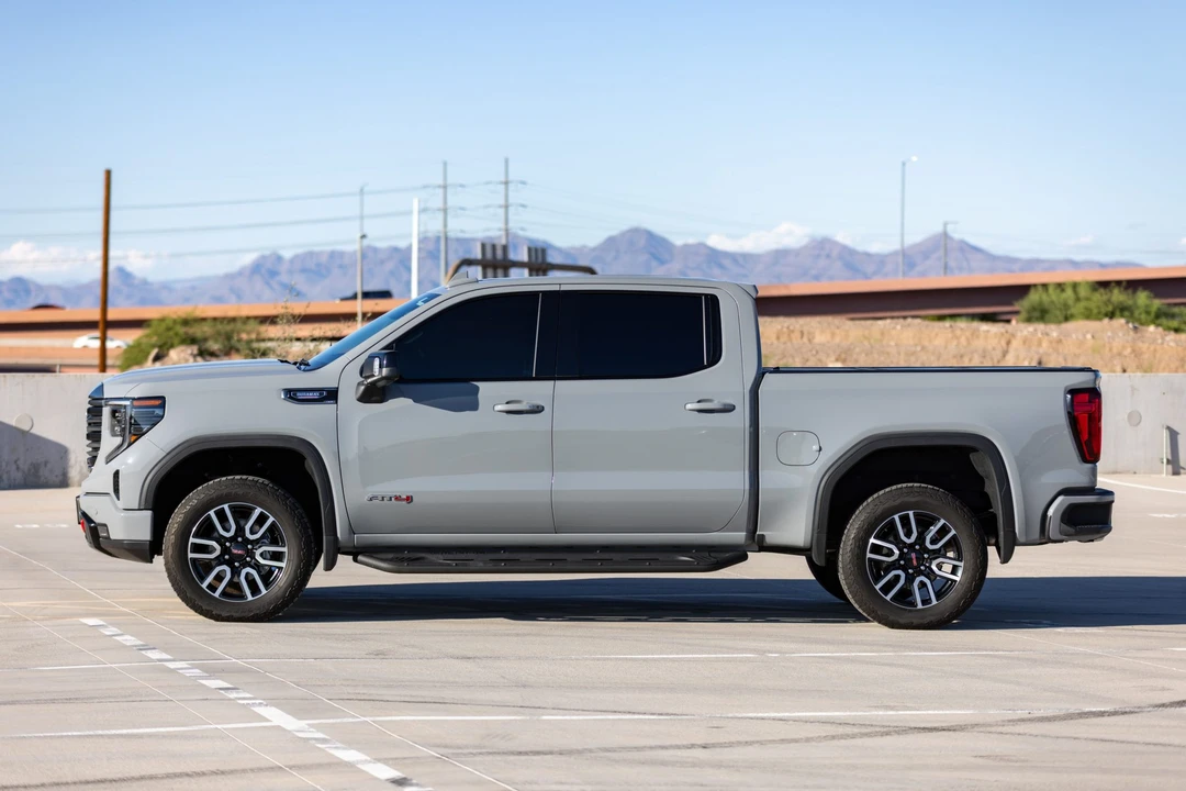2024 GMC Sierra 5th Gen - Image 9 of 31