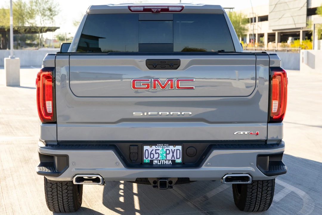 2024 GMC Sierra 5th Gen - Image 17 of 31