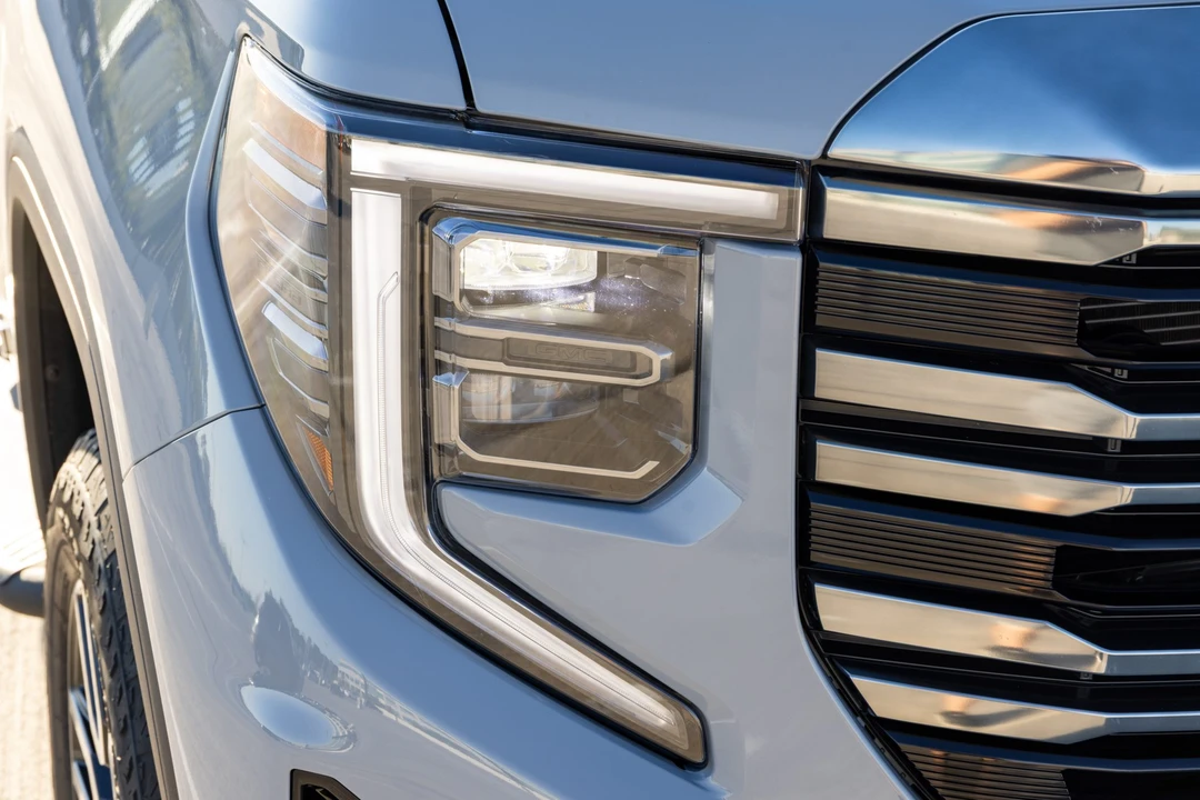 2024 GMC Sierra 5th Gen - Image 14 of 31