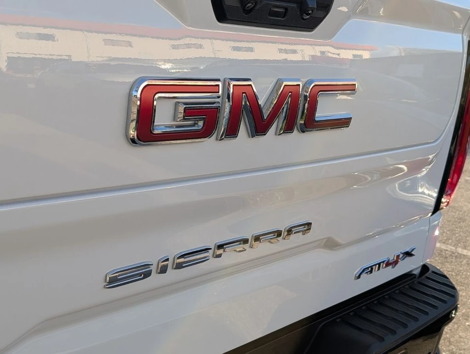 2024 GMC Sierra 5th Gen - Image 17 of 21