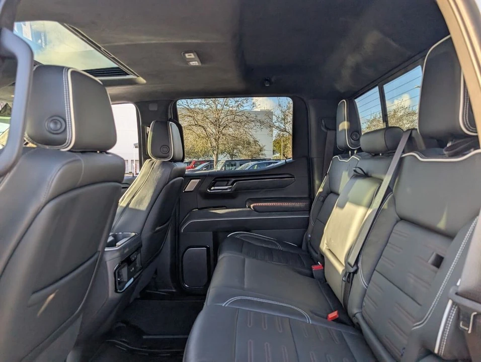 2024 GMC Sierra 5th Gen - Image 14 of 21