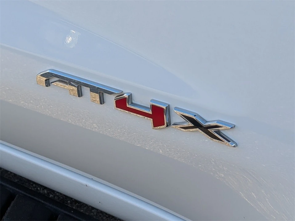 2024 GMC Sierra 5th Gen - Image 11 of 12