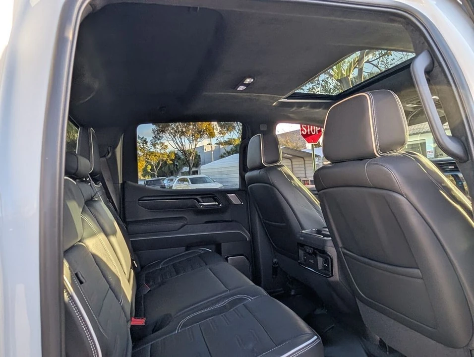 2024 GMC Sierra 5th Gen - Image 19 of 21