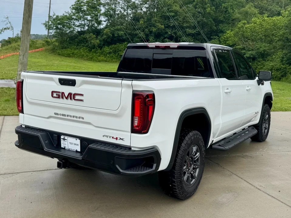 2024 GMC Sierra 5th Gen - Image 3 of 21