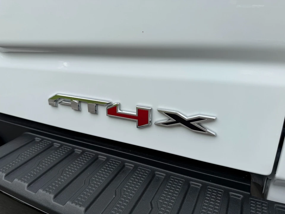 2024 GMC Sierra 5th Gen - Image 16 of 21