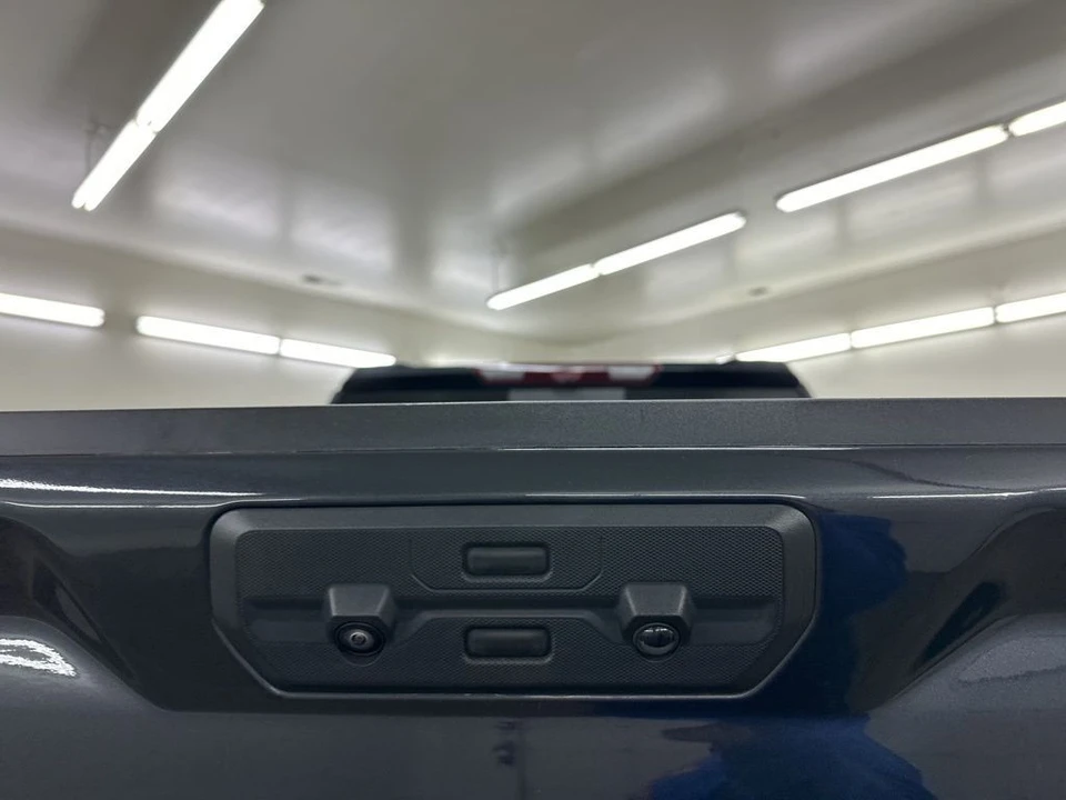 2024 GMC Sierra 5th Gen - Image 16 of 21