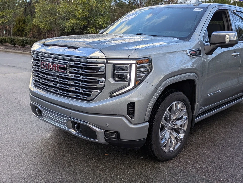 2024 GMC Sierra 5th Gen - Image 10 of 21