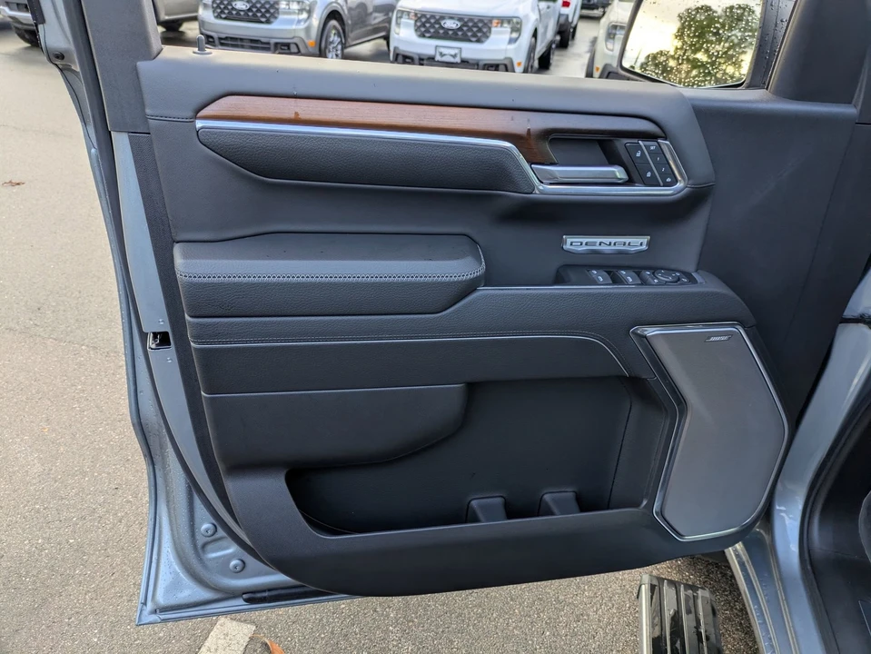 2024 GMC Sierra 5th Gen - Image 16 of 21