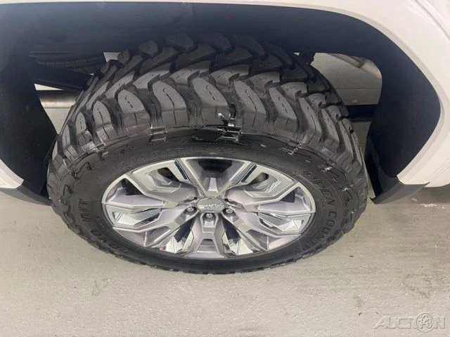 2024 GMC Sierra 5th Gen - Image 4 of 17