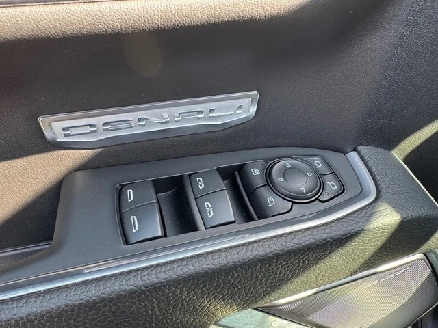 2024 GMC Sierra 5th Gen - Image 17 of 21