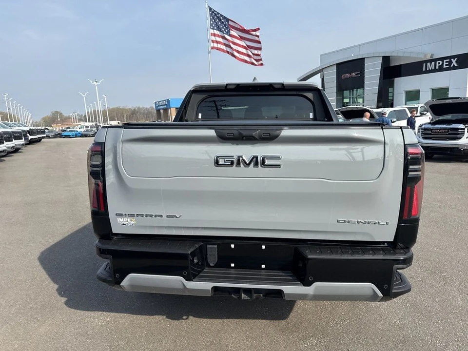 2024 GMC Sierra 5th Gen - Image 4 of 21