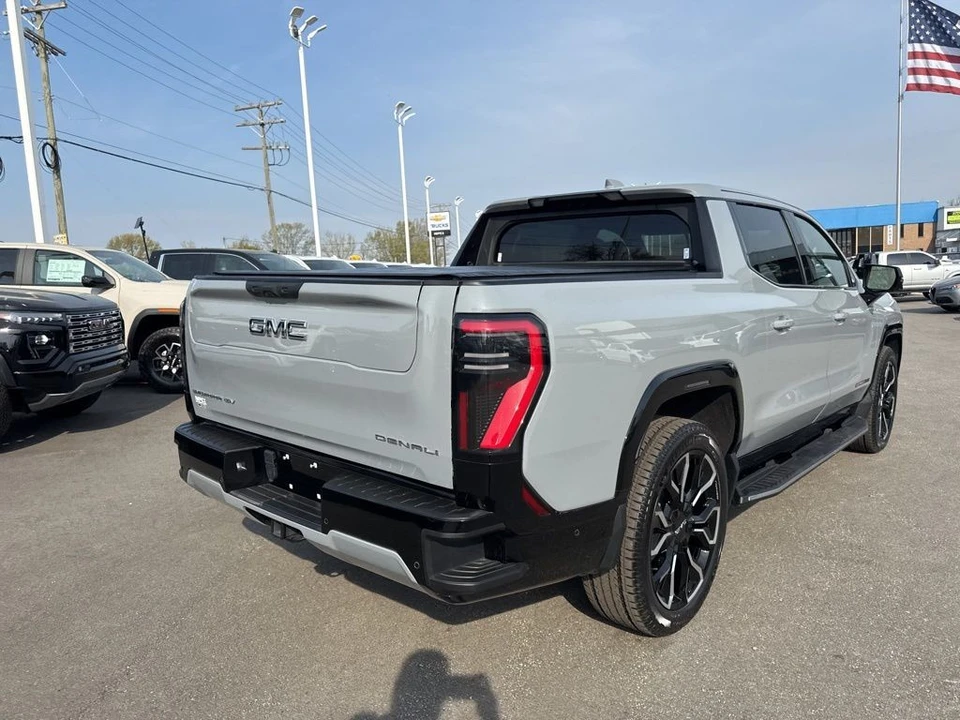 2024 GMC Sierra 5th Gen - Image 5 of 21