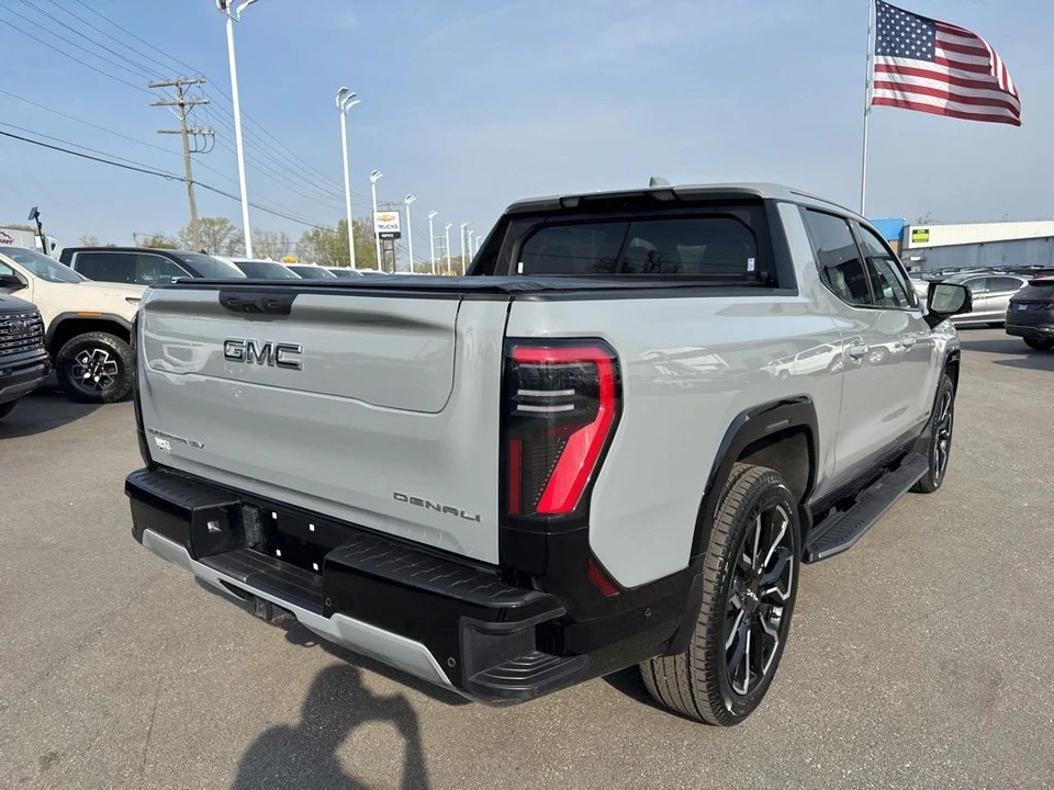 2024 GMC Sierra 5th Gen - Image 5 of 21