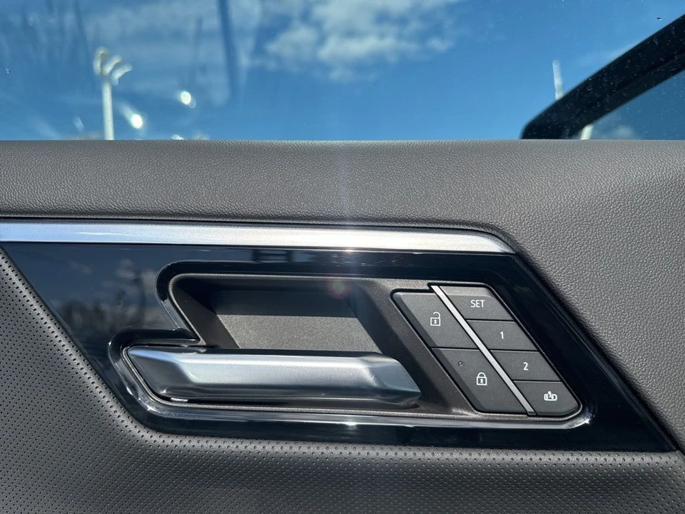 2024 GMC Sierra 5th Gen - Image 11 of 21