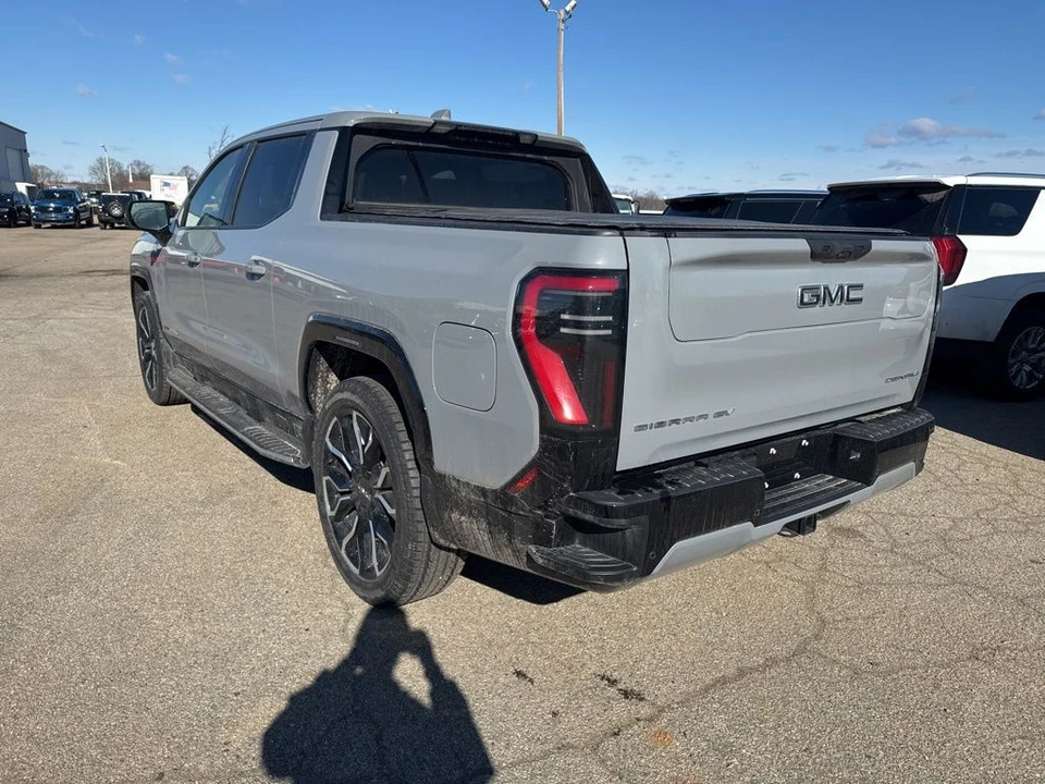 2024 GMC Sierra 5th Gen - Image 2 of 8