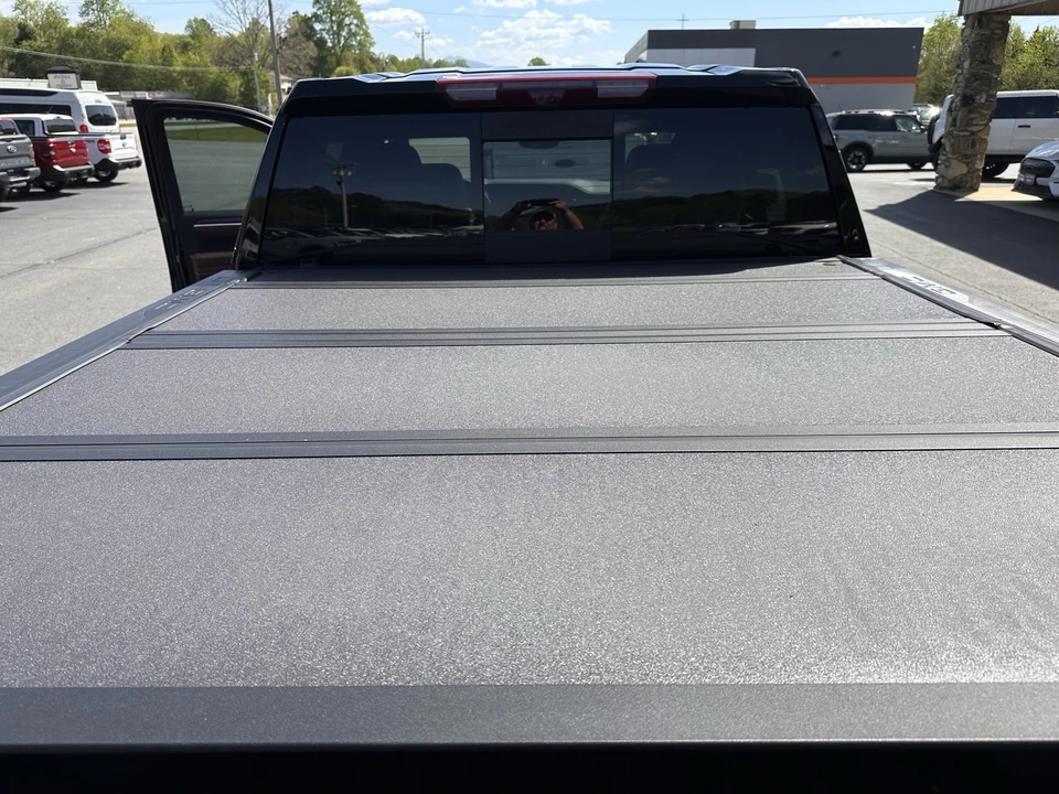 2024 GMC Sierra 5th Gen - Image 9 of 31