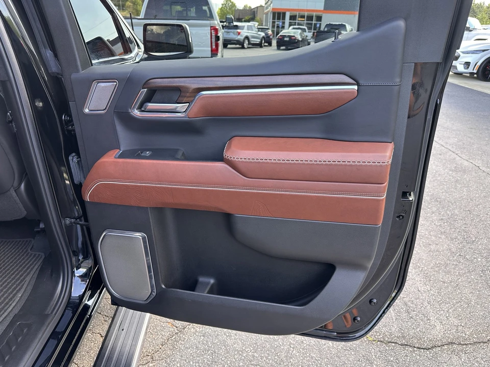 2024 GMC Sierra 5th Gen - Image 19 of 31