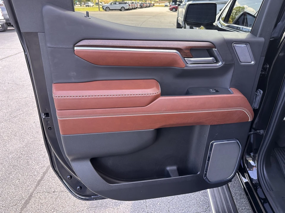 2024 GMC Sierra 5th Gen - Image 14 of 31