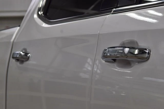 2024 GMC Sierra 5th Gen - Image 19 of 21