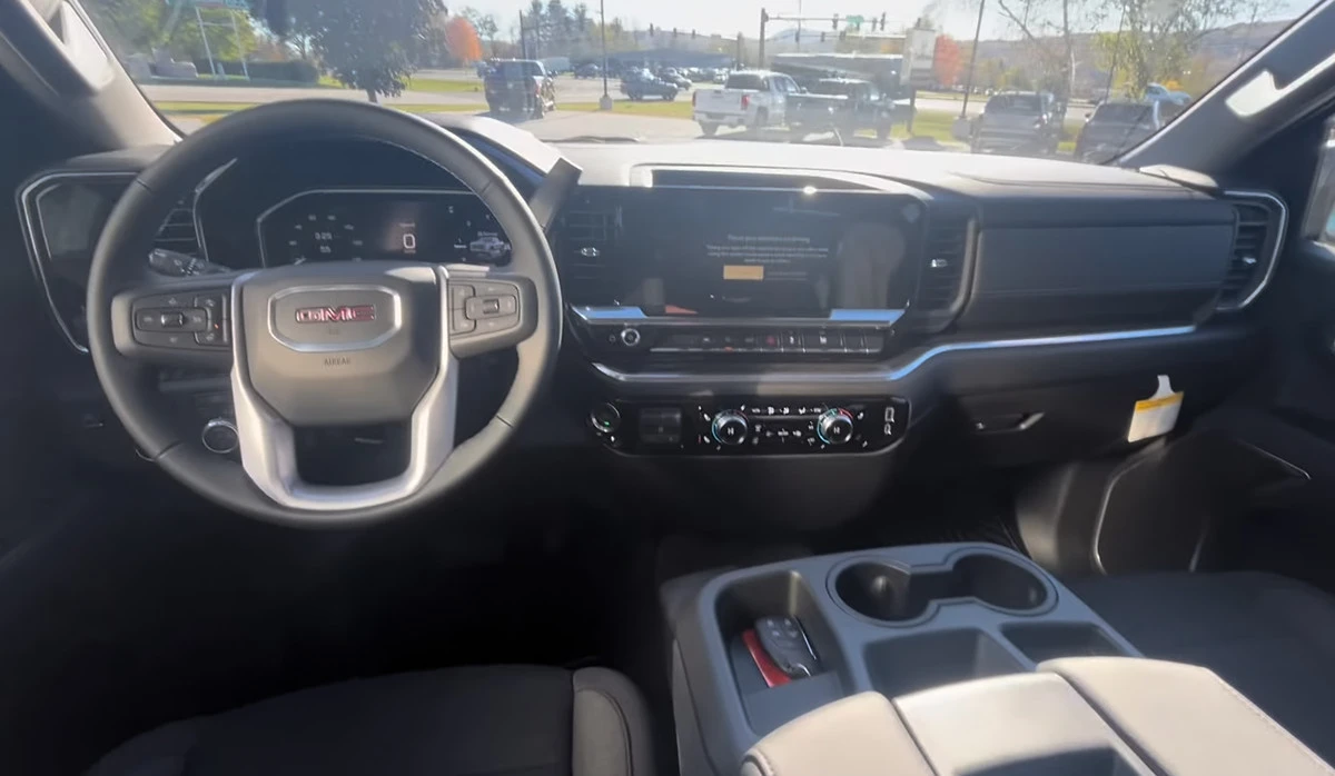 2024 GMC Sierra 5th Gen - Image 9 of 10