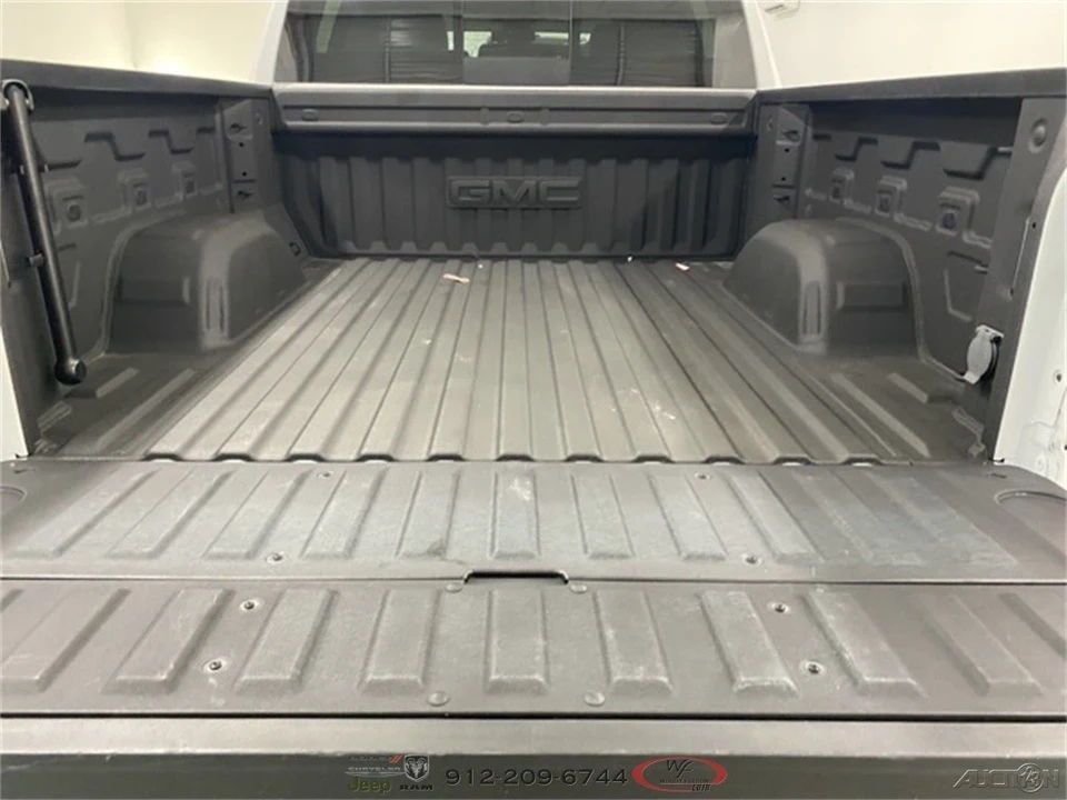 2024 GMC Sierra 5th Gen - Image 9 of 12