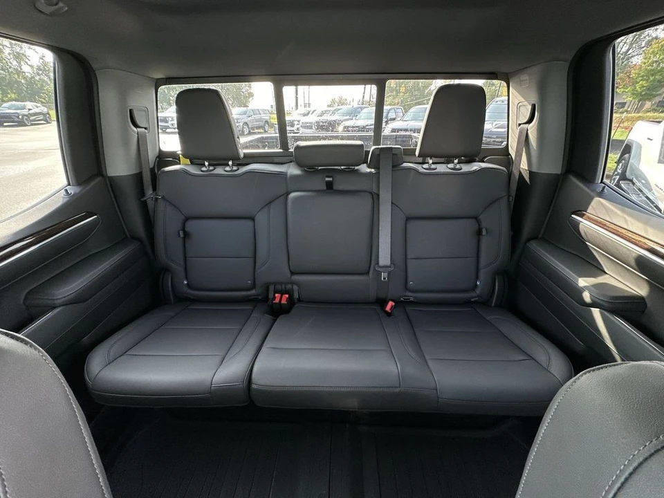 2024 GMC Sierra 5th Gen - Image 11 of 12