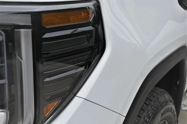 2024 GMC Sierra 5th Gen - Image 13 of 21