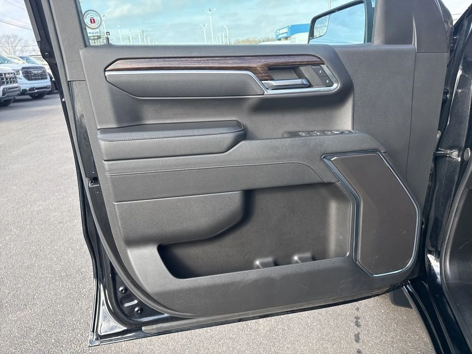 2024 GMC Sierra 5th Gen - Image 9 of 12