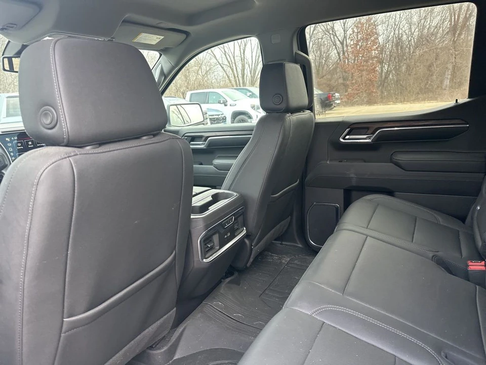 2024 GMC Sierra 5th Gen - Image 11 of 12
