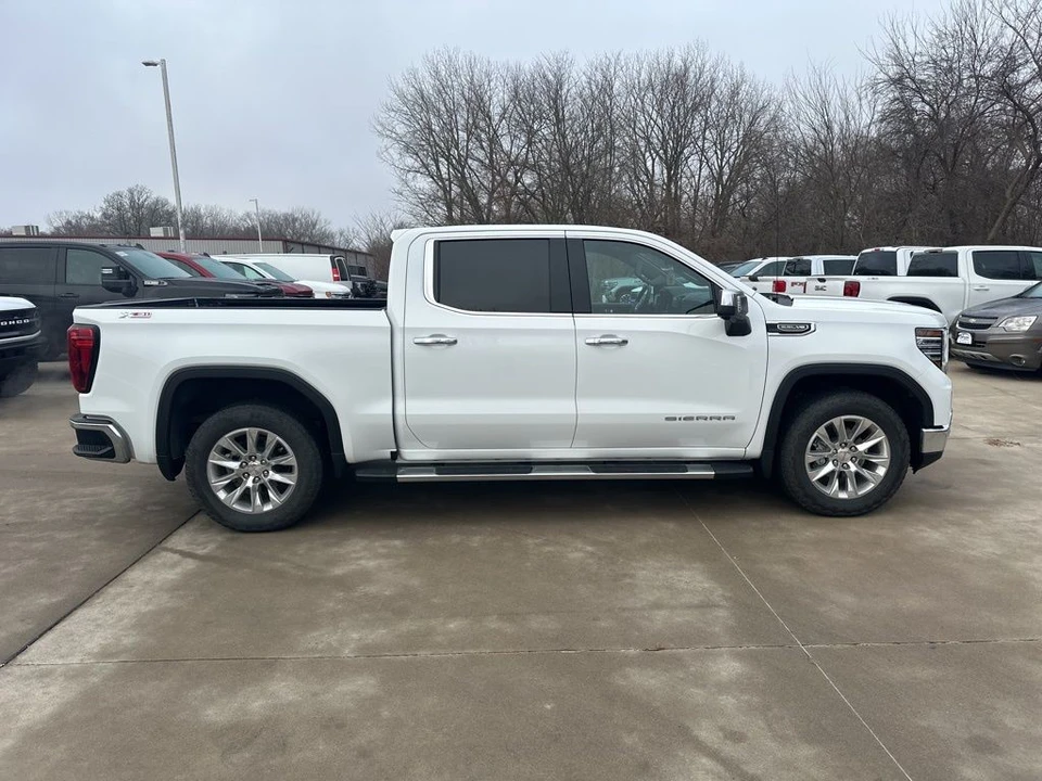 2024 GMC Sierra 5th Gen - Image 6 of 12