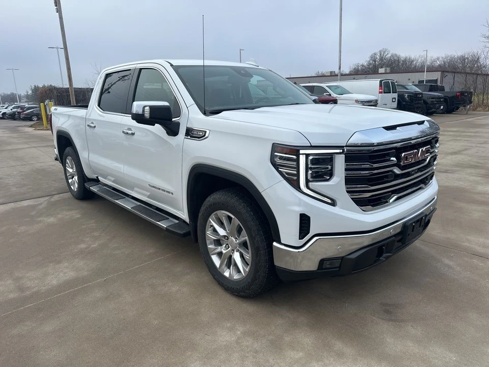 2024 GMC Sierra 5th Gen - Image 5 of 12